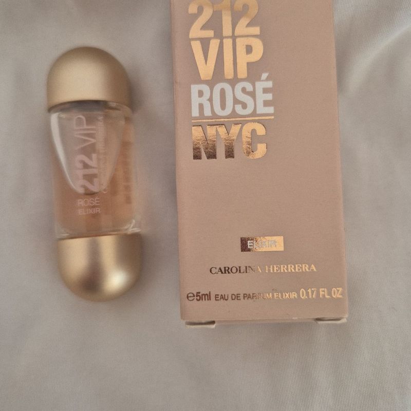 Miniatura 212 Vip Rose Elixir Eau de Parfum 5ml Vence 08/28 Perfume  Feminino Carolina Herrera Nunca Usado 105789157 enjoei