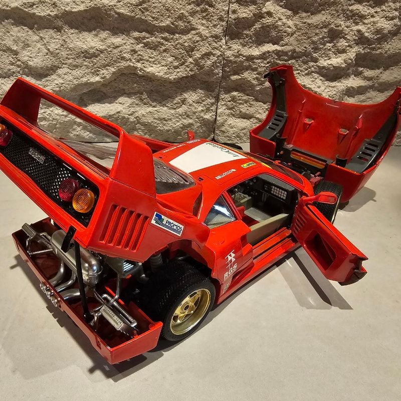 Miniatura Burago Ferrari F40 Evoluzione 1987 Escala 1:18 | Ferrari