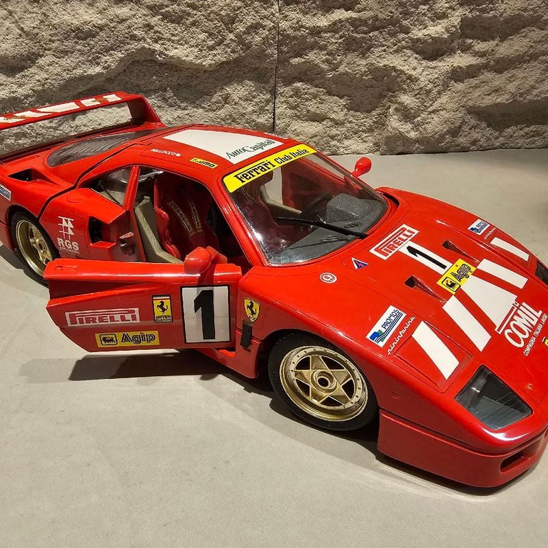 Miniatura Burago Ferrari F40 Evoluzione 1987 Escala 1:18 | Ferrari
