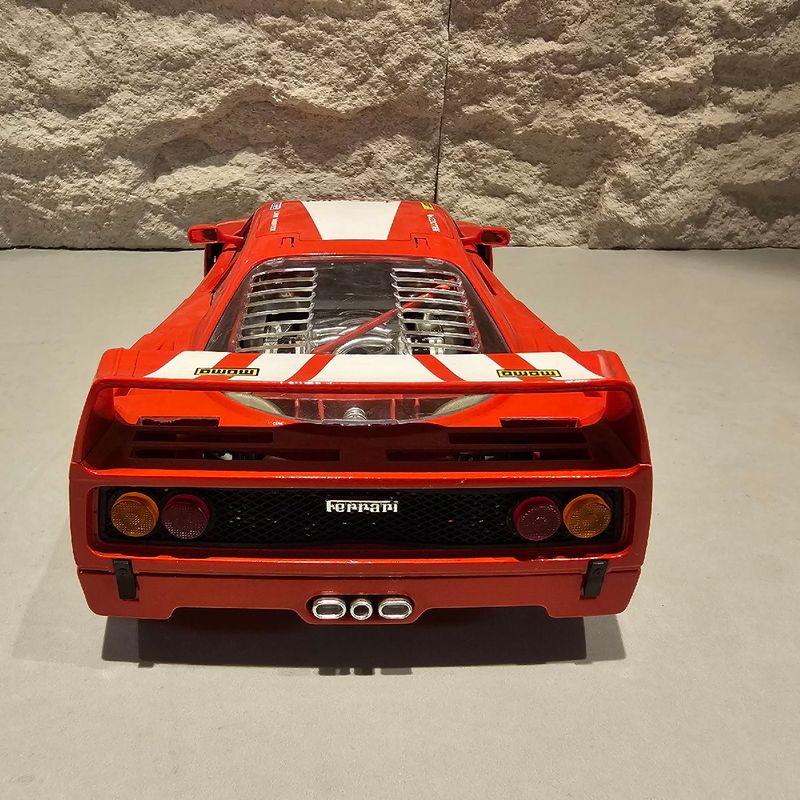 Miniatura Burago Ferrari F40 Evoluzione 1987 Escala 1:18 Miniatura Burago Ferrari F40 Evoluzione 1987 Escala 1:18