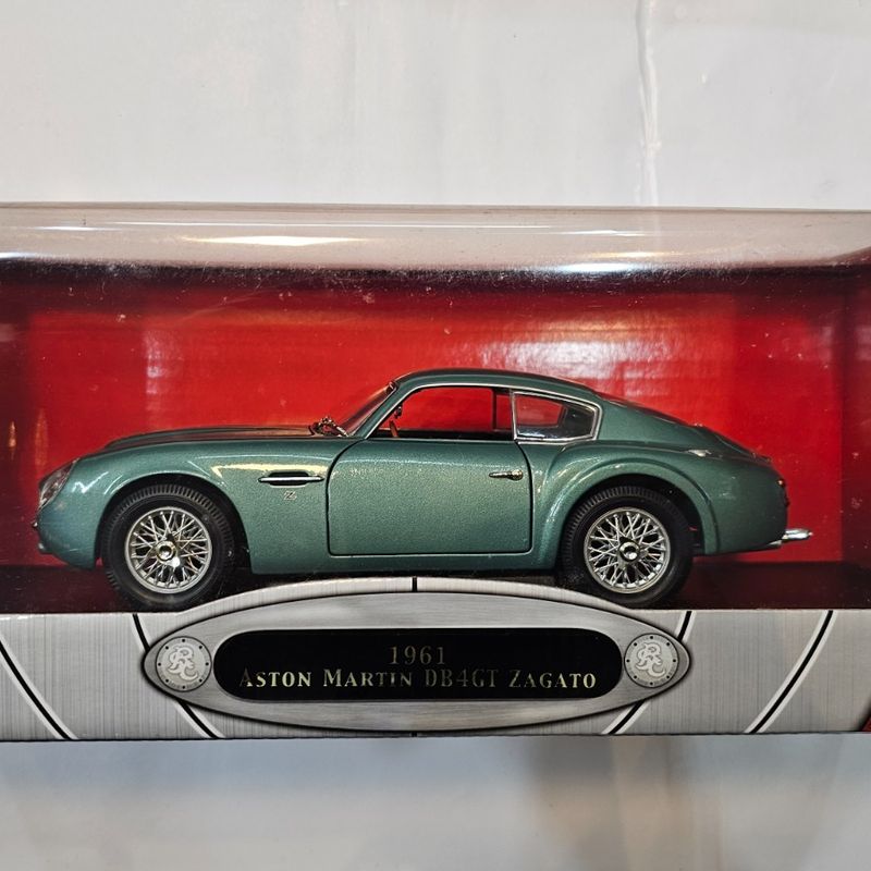 ミニカー 1961 ASTON MARTIN DB4 GT ZAGATO 1/18 Miniatura Carro 1:18 1961 Aston Martin Db4gt Zagato Road Signature