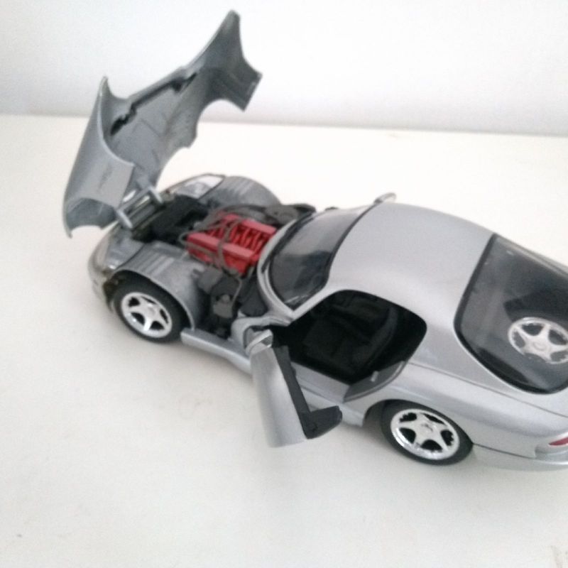 Miniatura Dodge Viper 1/18 | Maisto Usado 102169218 | enjoei