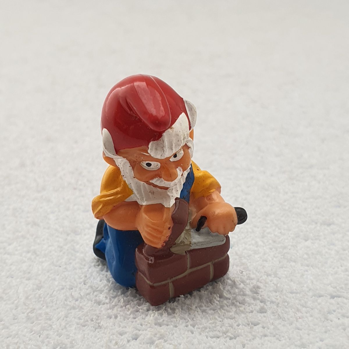 gnomos em miniatura, Gnomos jardim ao ar livre sentados da janela