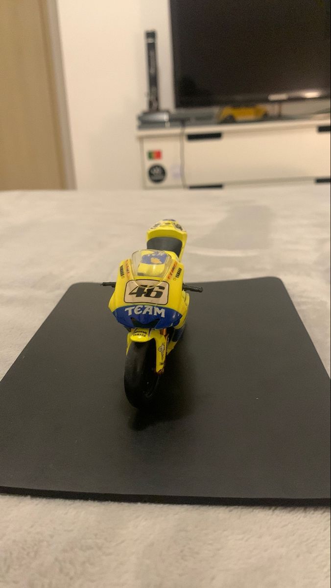MOTO MINIATURE, YAMAHA 1300 Xtr, En Horloge, 03 EUR 40,00 - FR