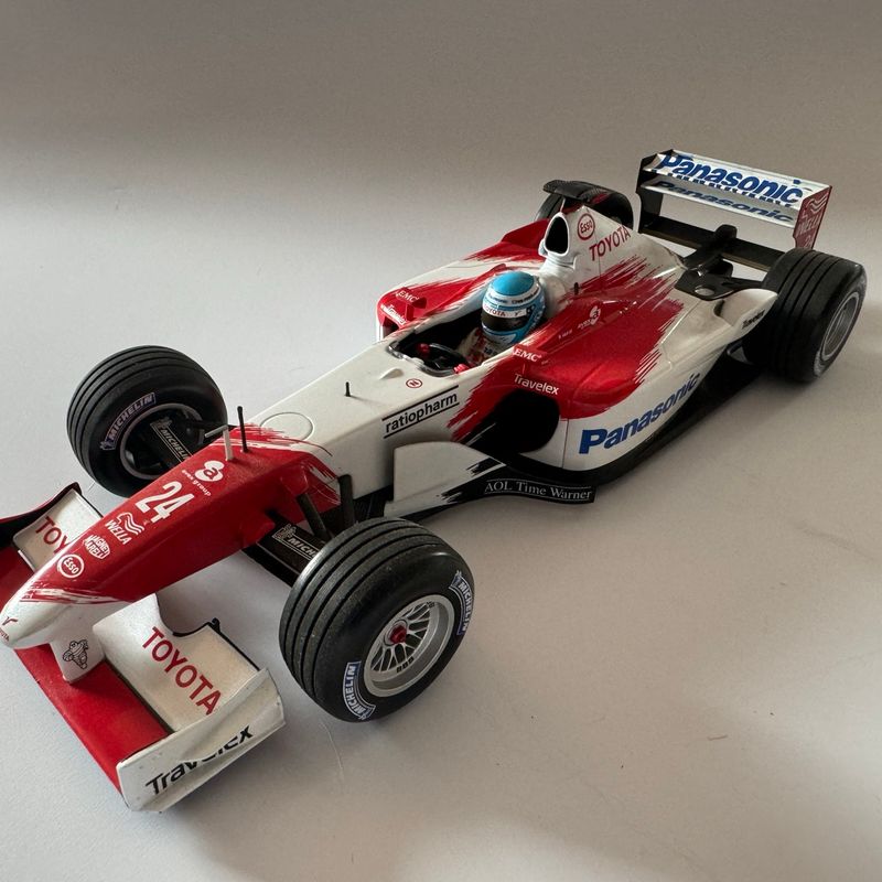 Minichamps F1 1/18: Toyota Racing Tf102 2002 M. Salo. | Minichamps