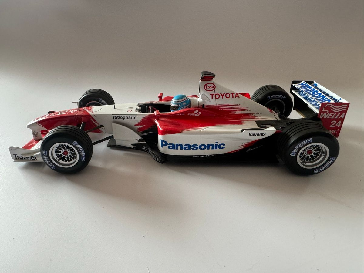 Minichamps F1 1/18: Toyota Racing Tf102 2002 M. Salo. | Minichamps