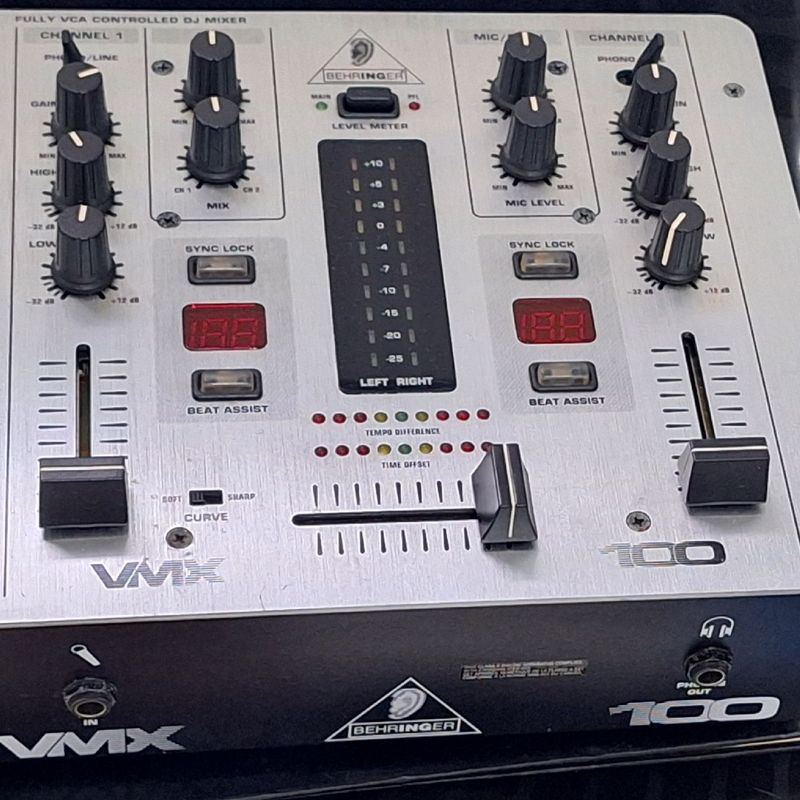 Mixer Behringer Pro Mixer Vmx100 | Behringer Usado 100093825 | enjoei