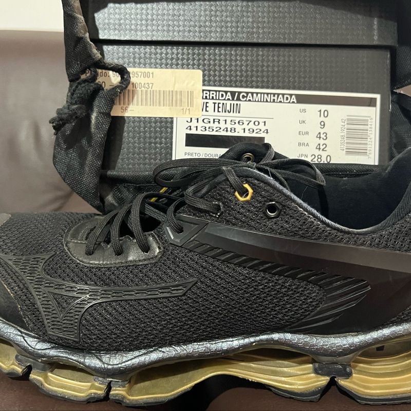 Mizuno lamborghini store preto e dourado