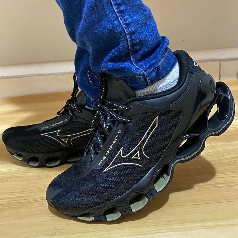 Mizuno Wave Prophecy 12 Preto E Dourado Tênis Running Masculino
