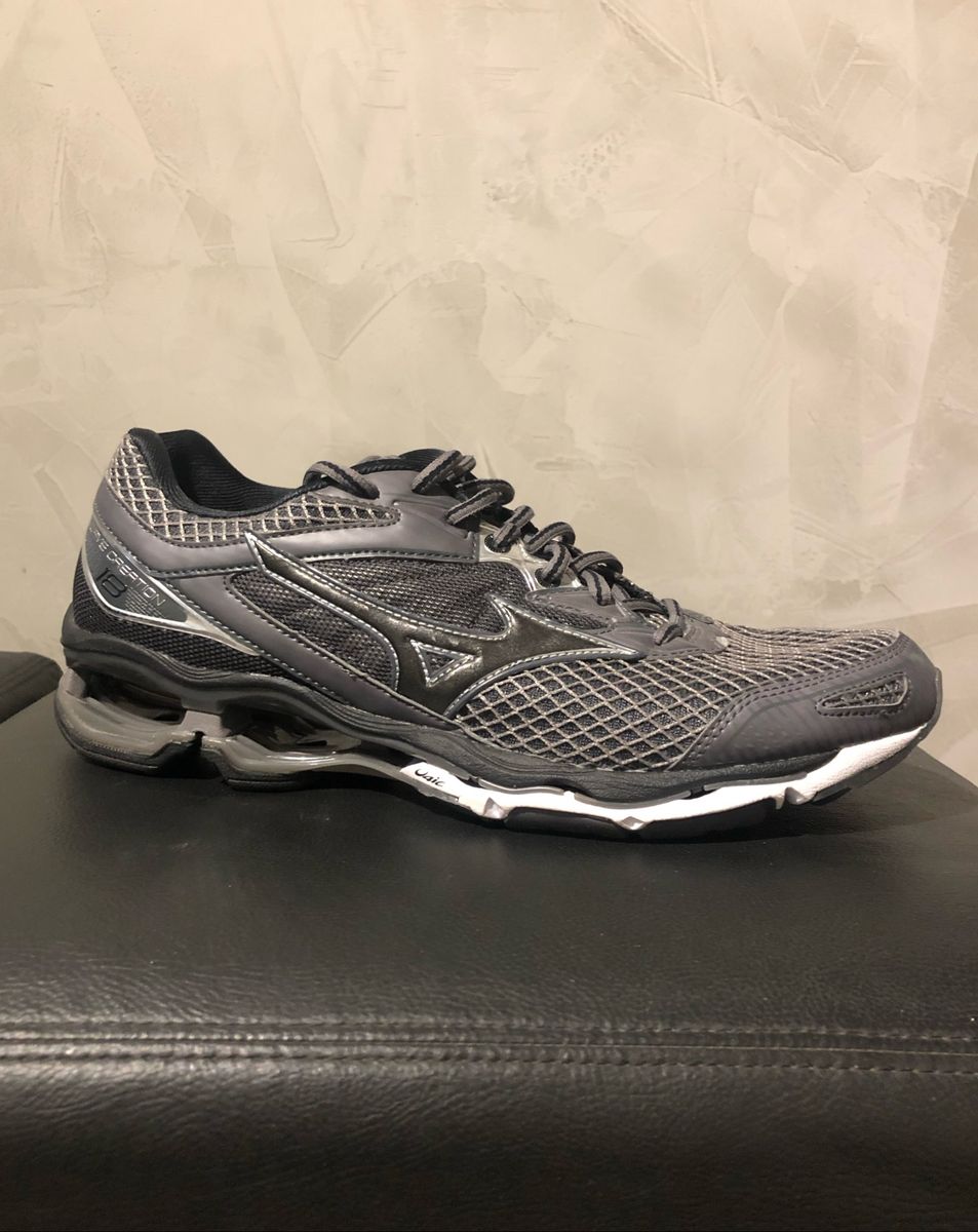 mizuno 18 cinza
