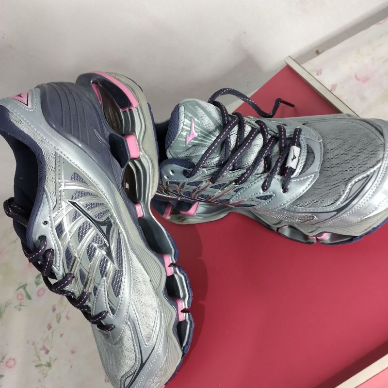 Mizuno wave prophecy 2024 5 cinza e rosa