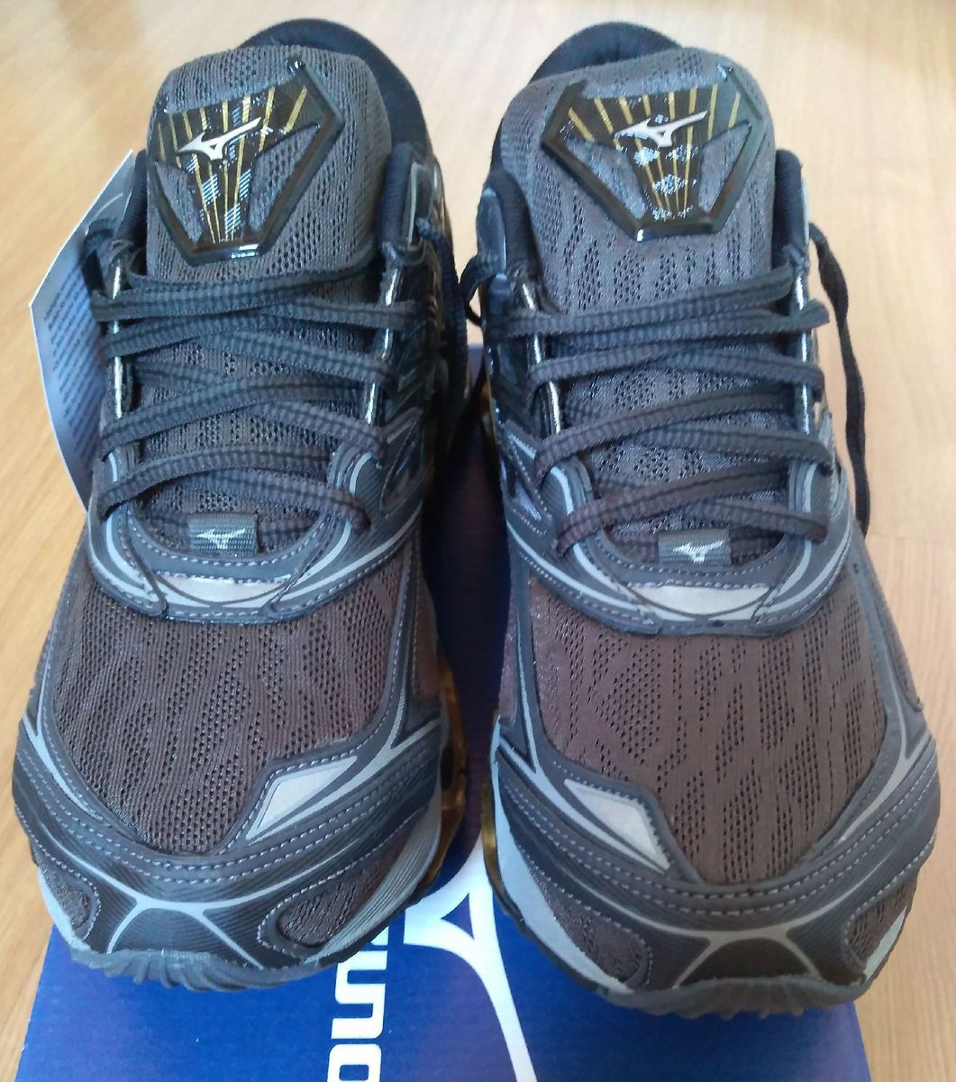 mizuno prophecy 8 preto e dourado