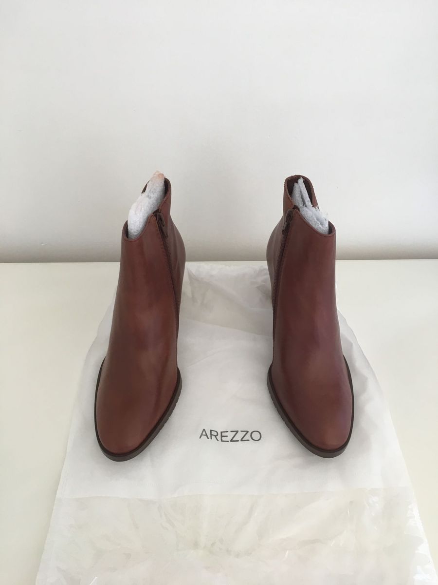 bota arezzo cano curto marrom