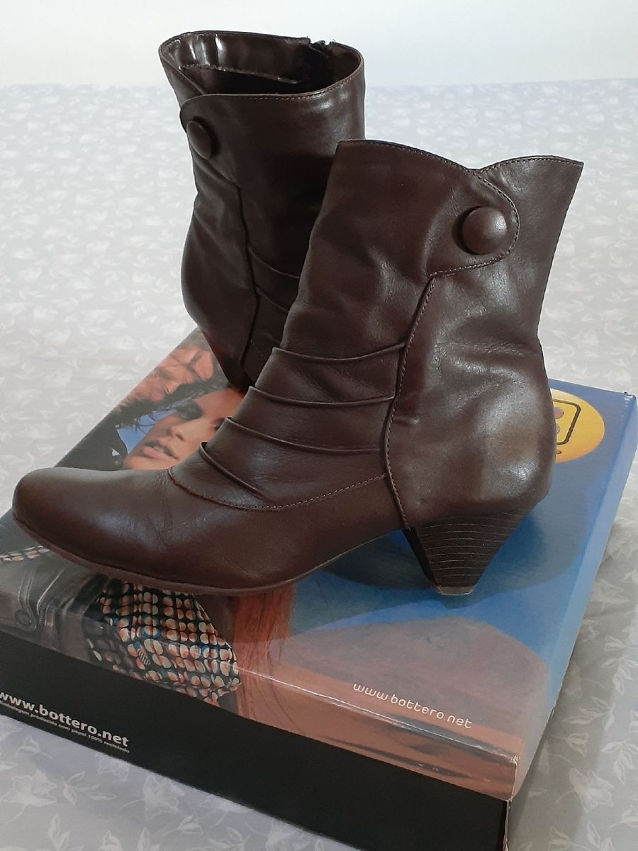 bota cano curto de couro bottero