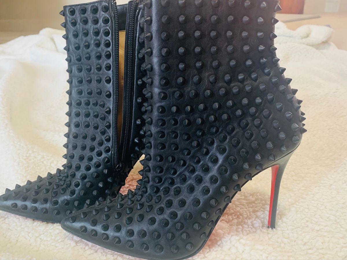 bota louboutin feminina