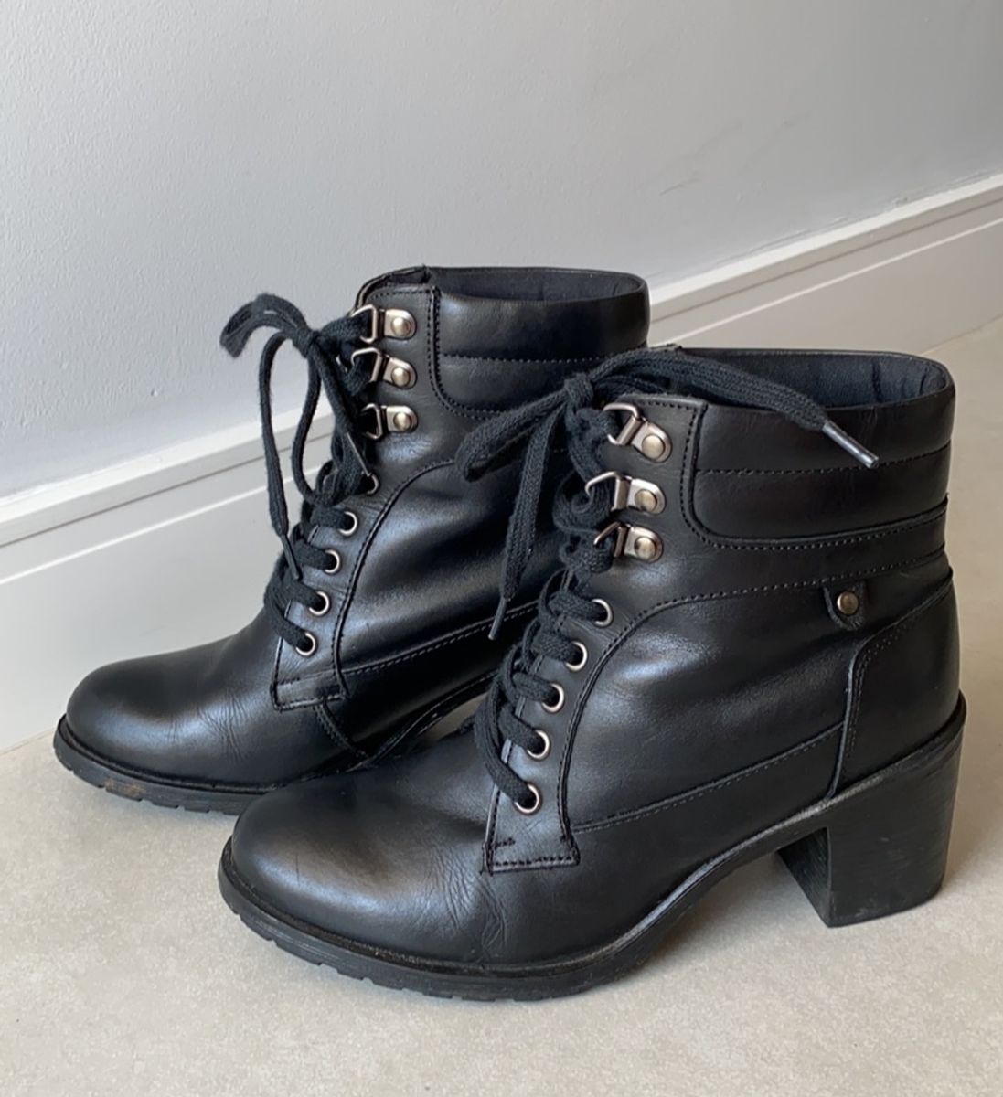 bota coturno feminina constance