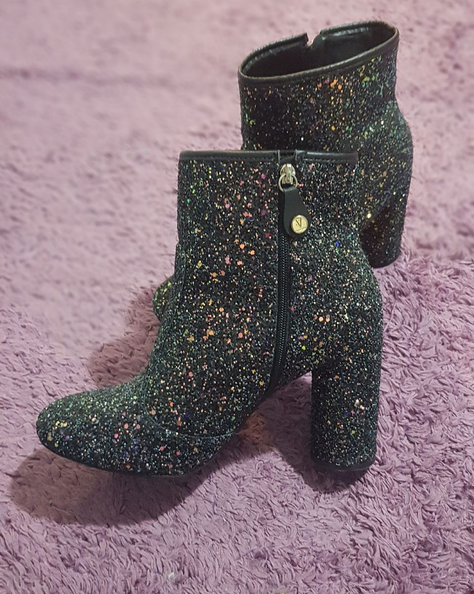 bota com brilho vizzano