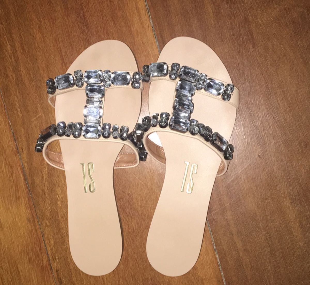 rasteira santa lolla pedrarias nude