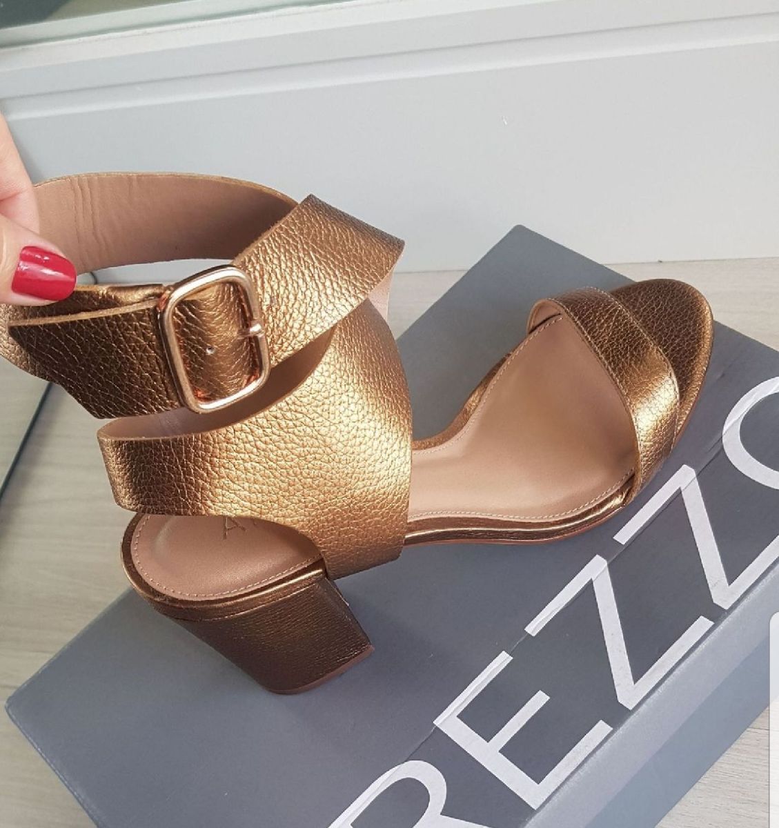 sandalia bronze arezzo