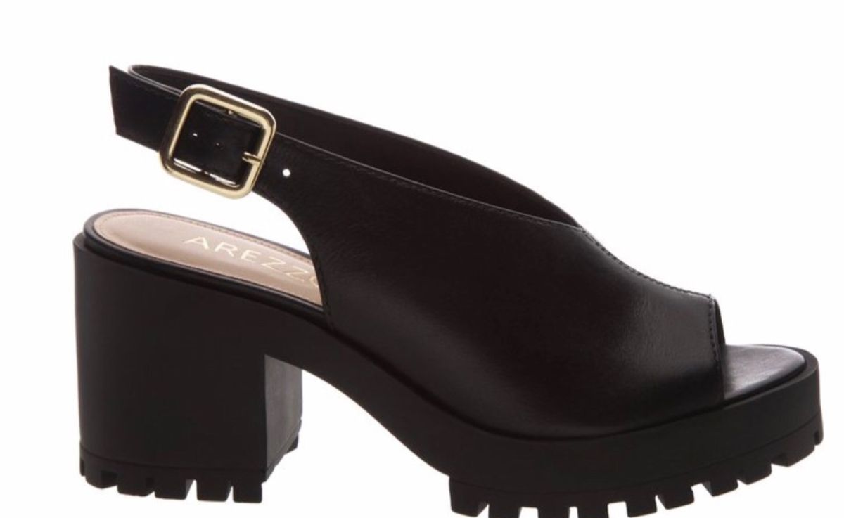 sandalia preta tratorada