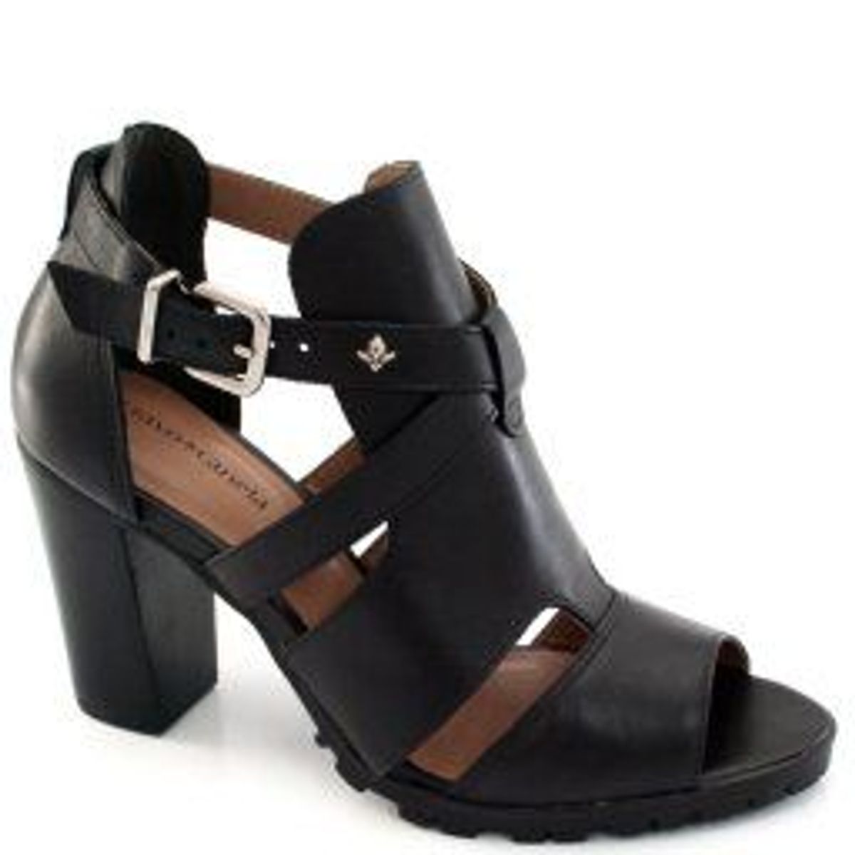 sandalia tratorada preta fechada na frente