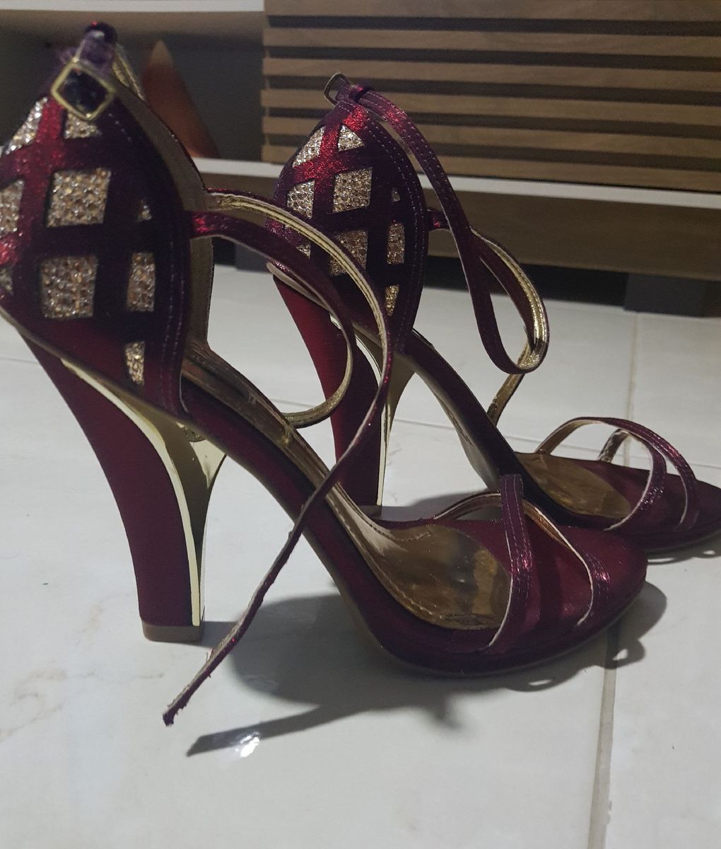 sandalia crysalis dourada