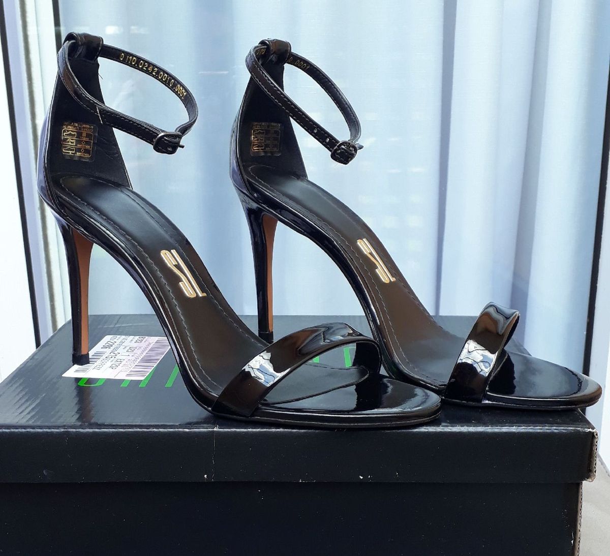 sandalia preta salto fino santa lolla