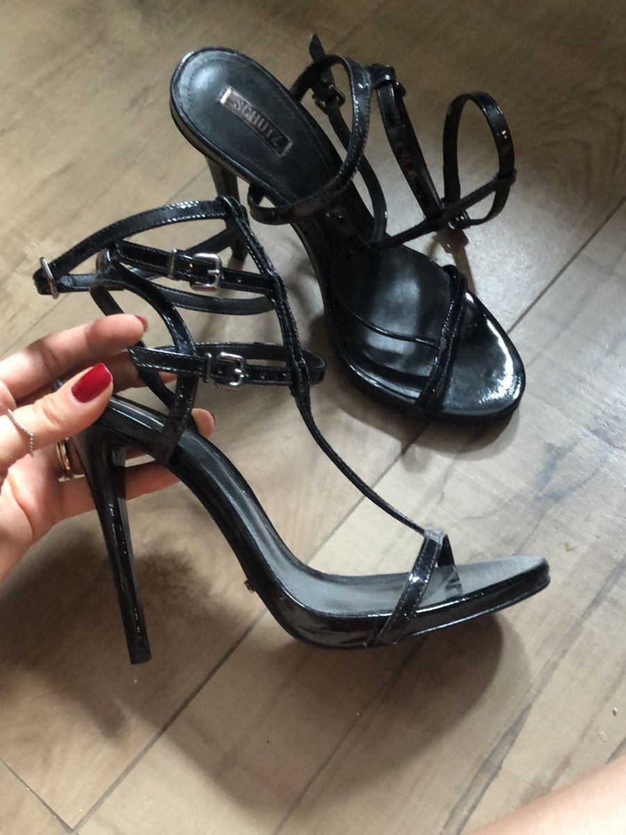 sandália salto alto schutz