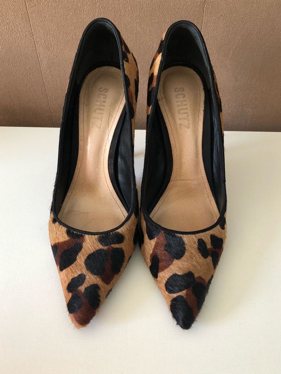 scarpin de onça schutz