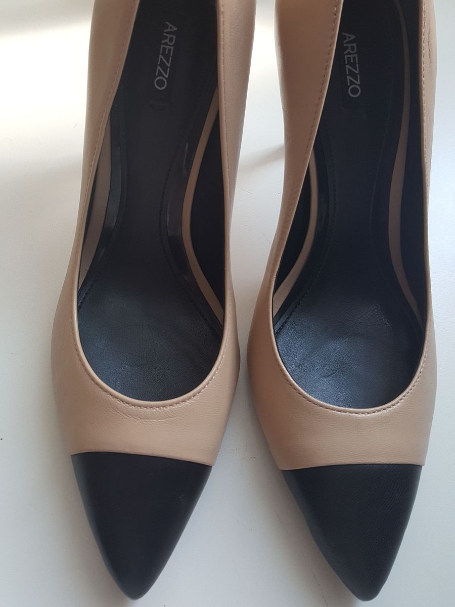 scarpin bicolor arezzo