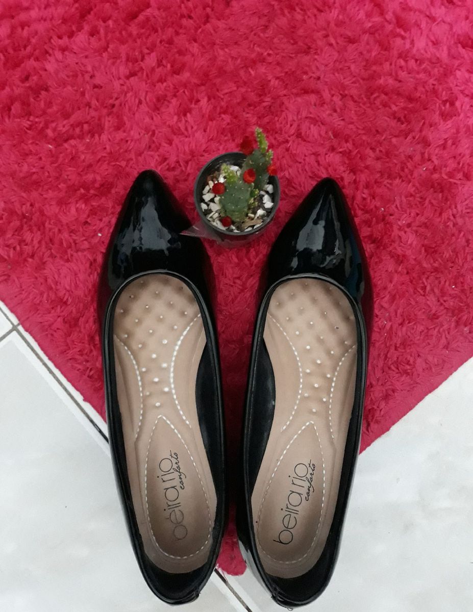 sapato preto salto quadrado baixo