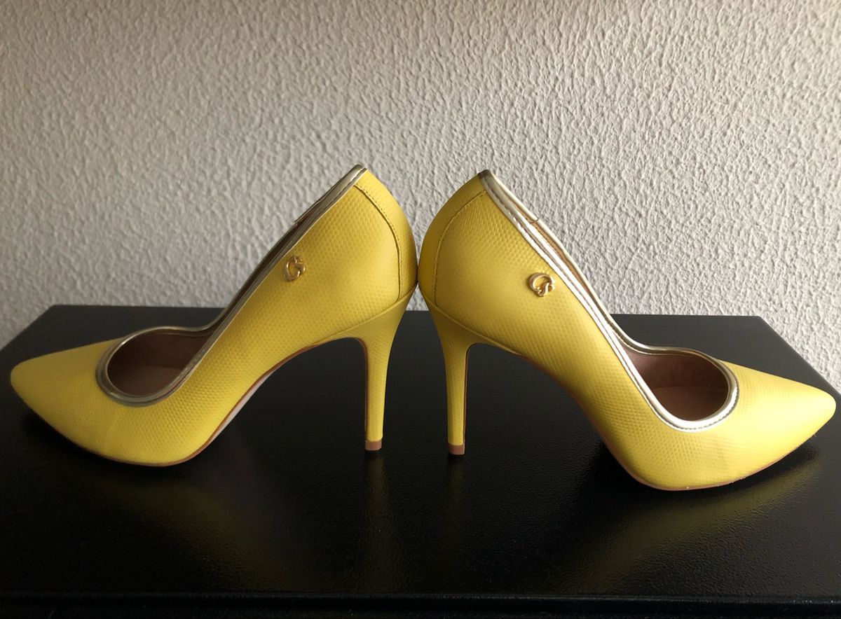 sapato scarpin amarelo