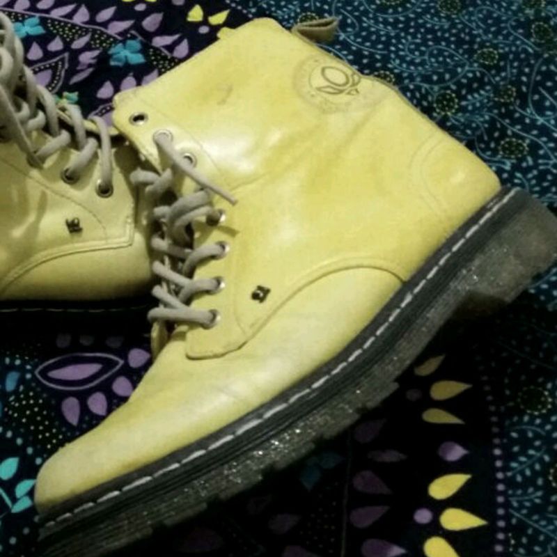 coturno amarelo cravo e canela