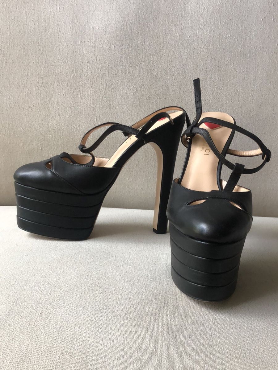 sapato salto gucci