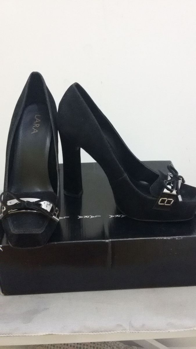 scarpin com tornozeleira