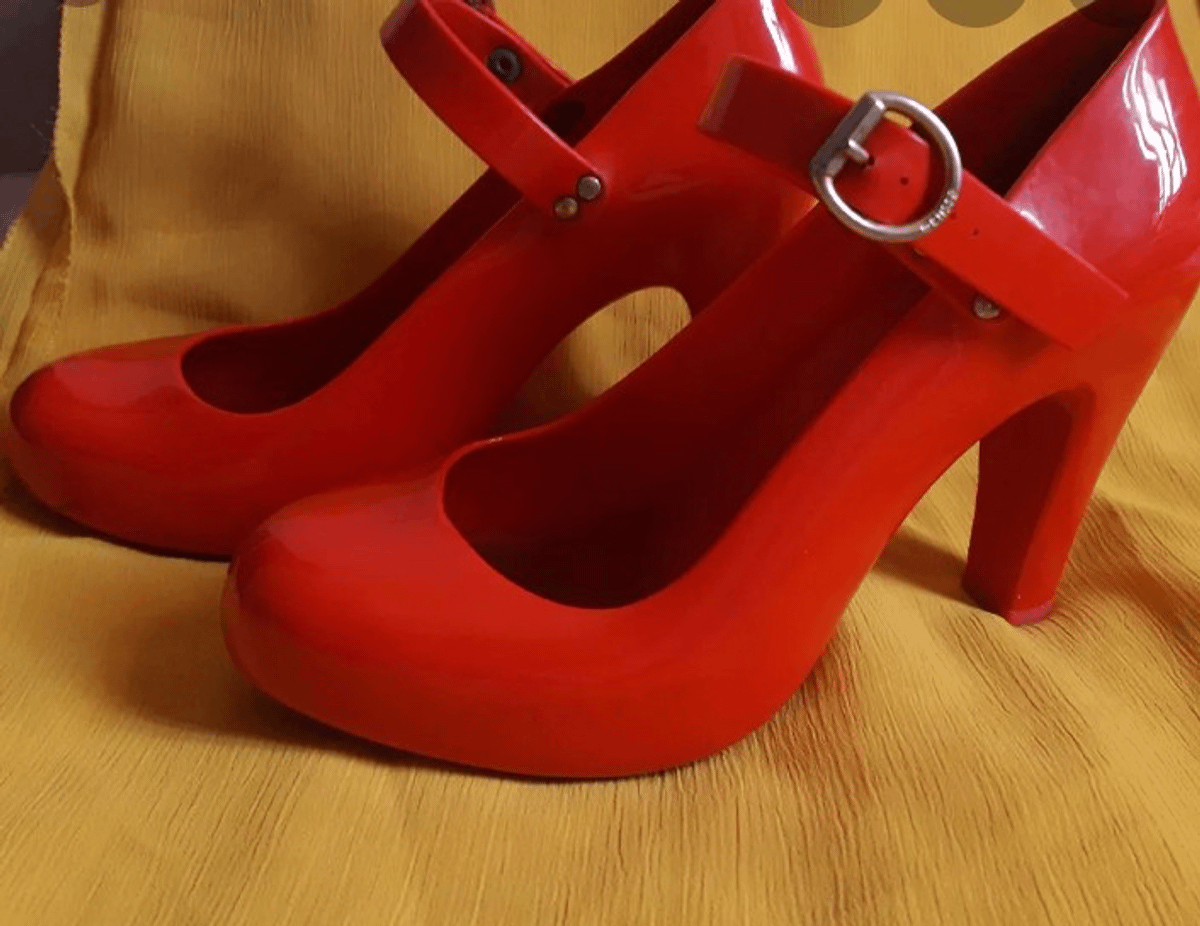 sapato estilo boneca vermelho