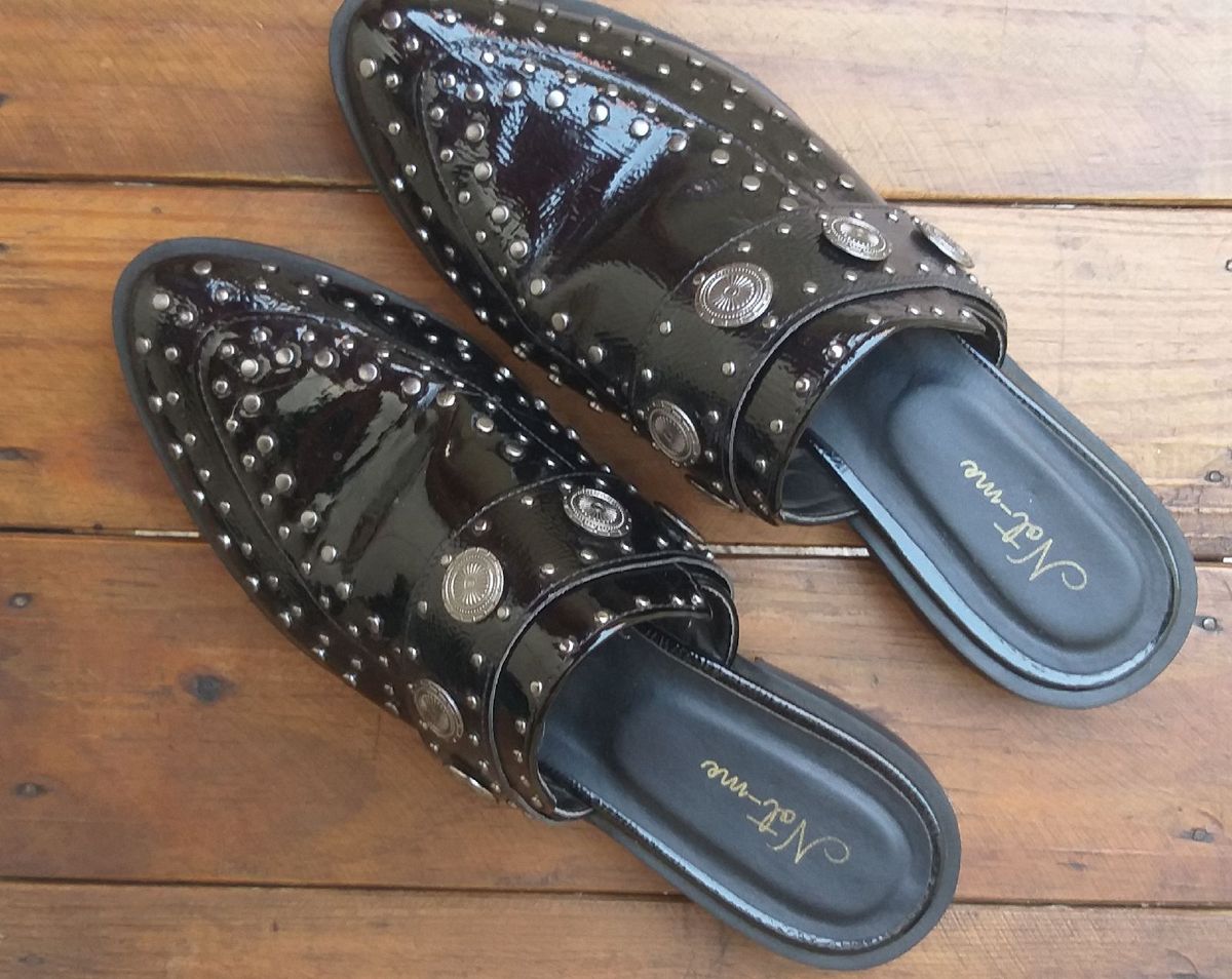 mule feminino com tachas