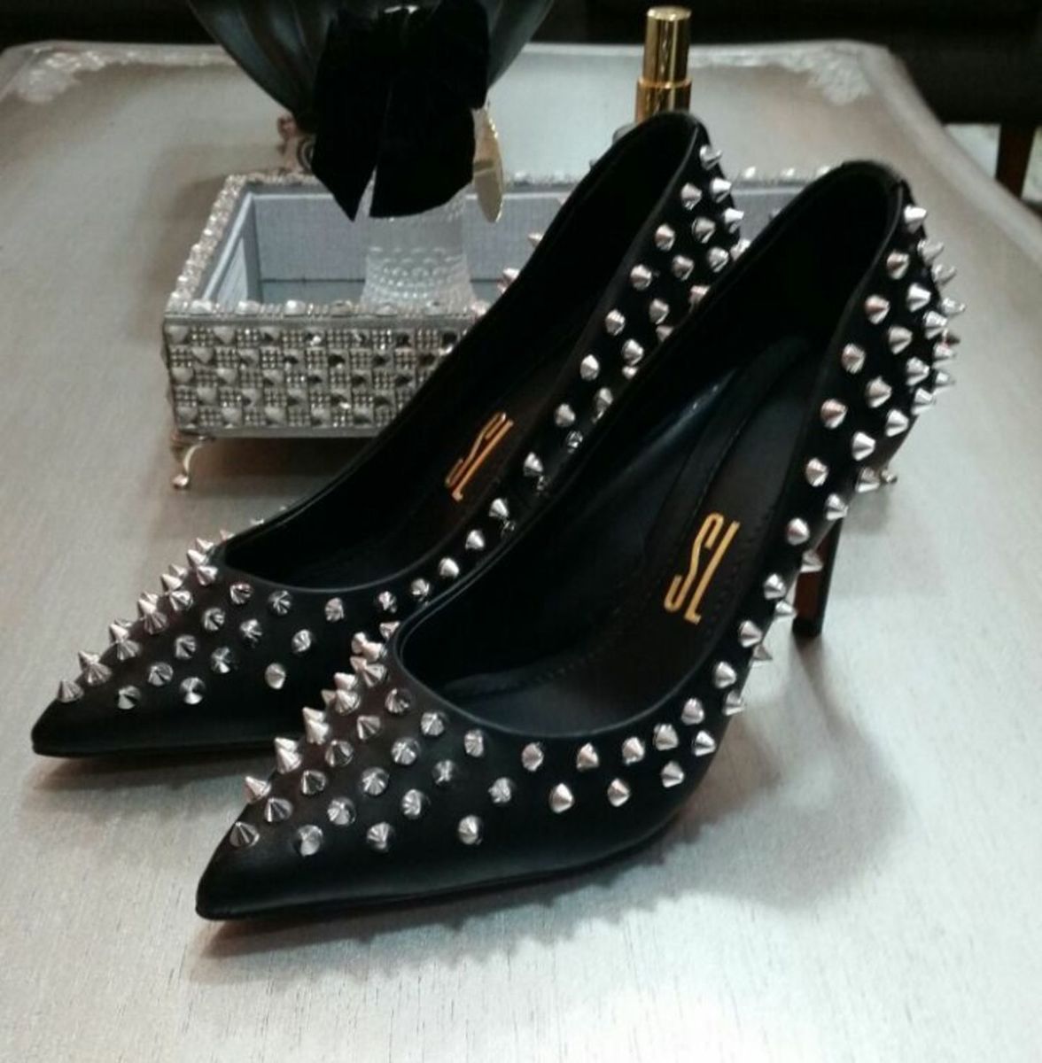 scarpin santa lolla com spikes