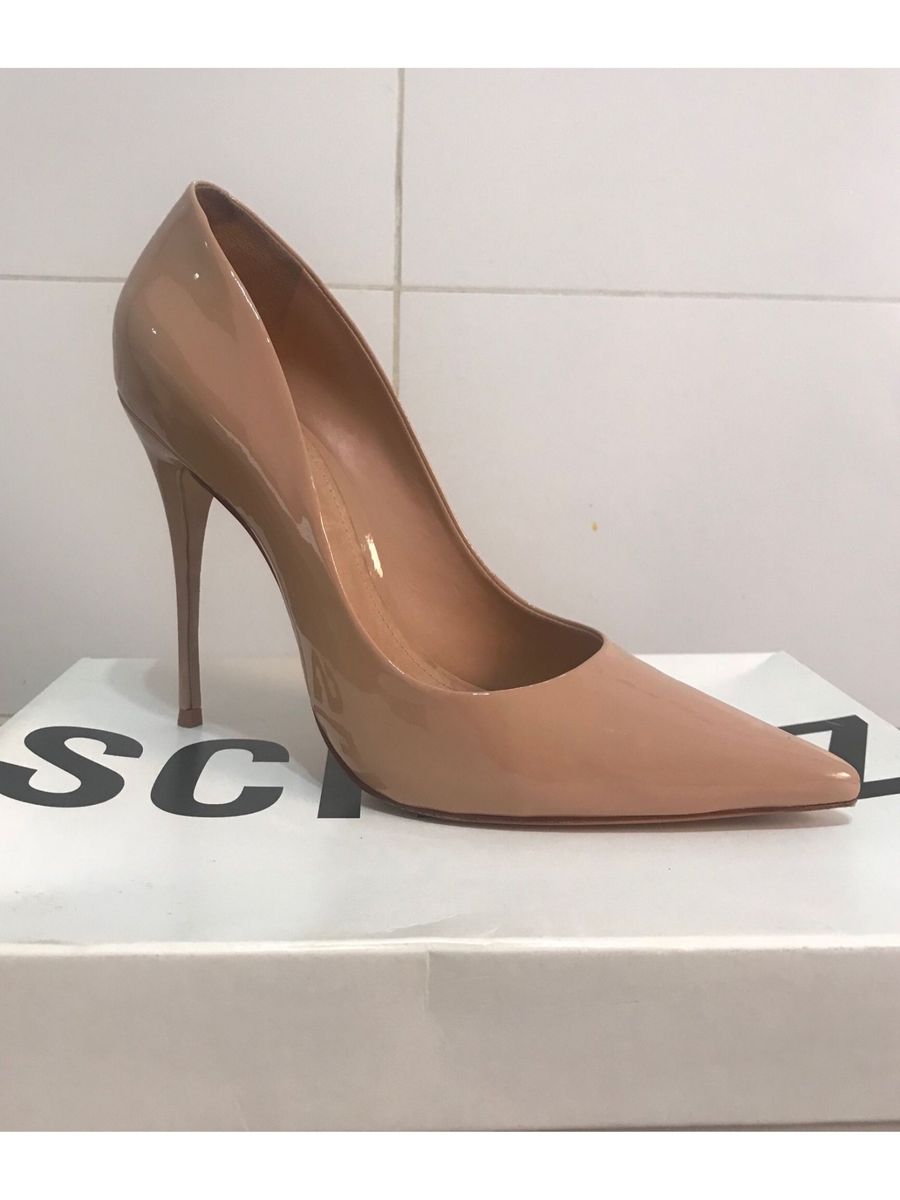scarpin nude schutz