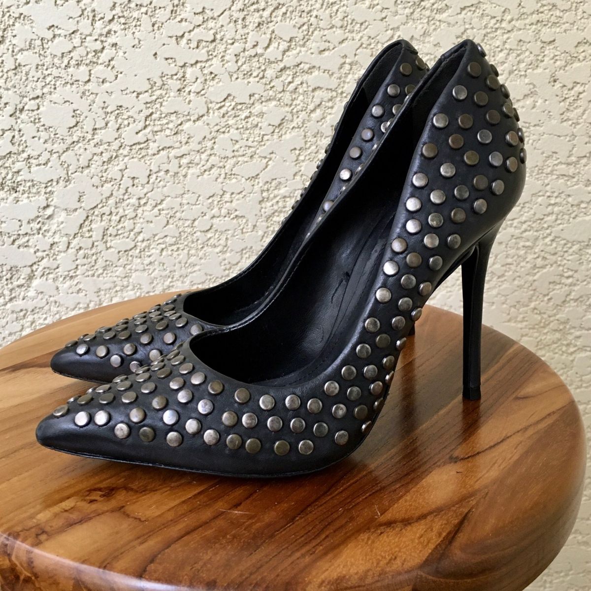 scarpin tachas schutz