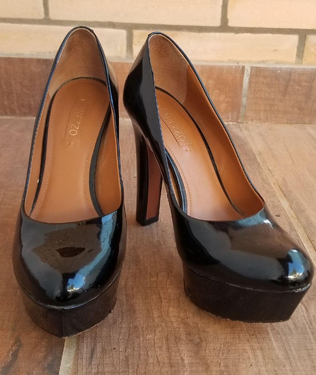 scarpin schutz preto verniz