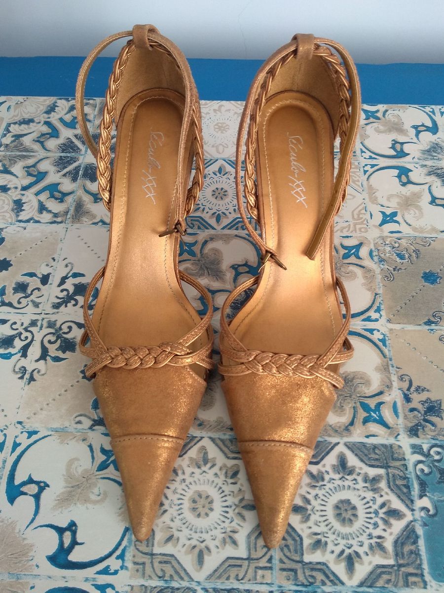 scarpin de abotoar no tornozelo