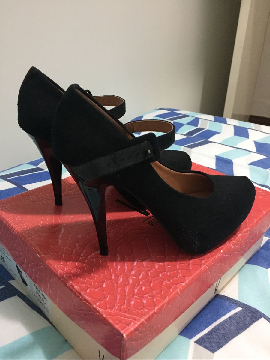 salto alto estilo boneca