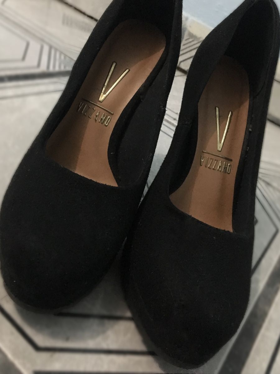 sapatinho preto fechado