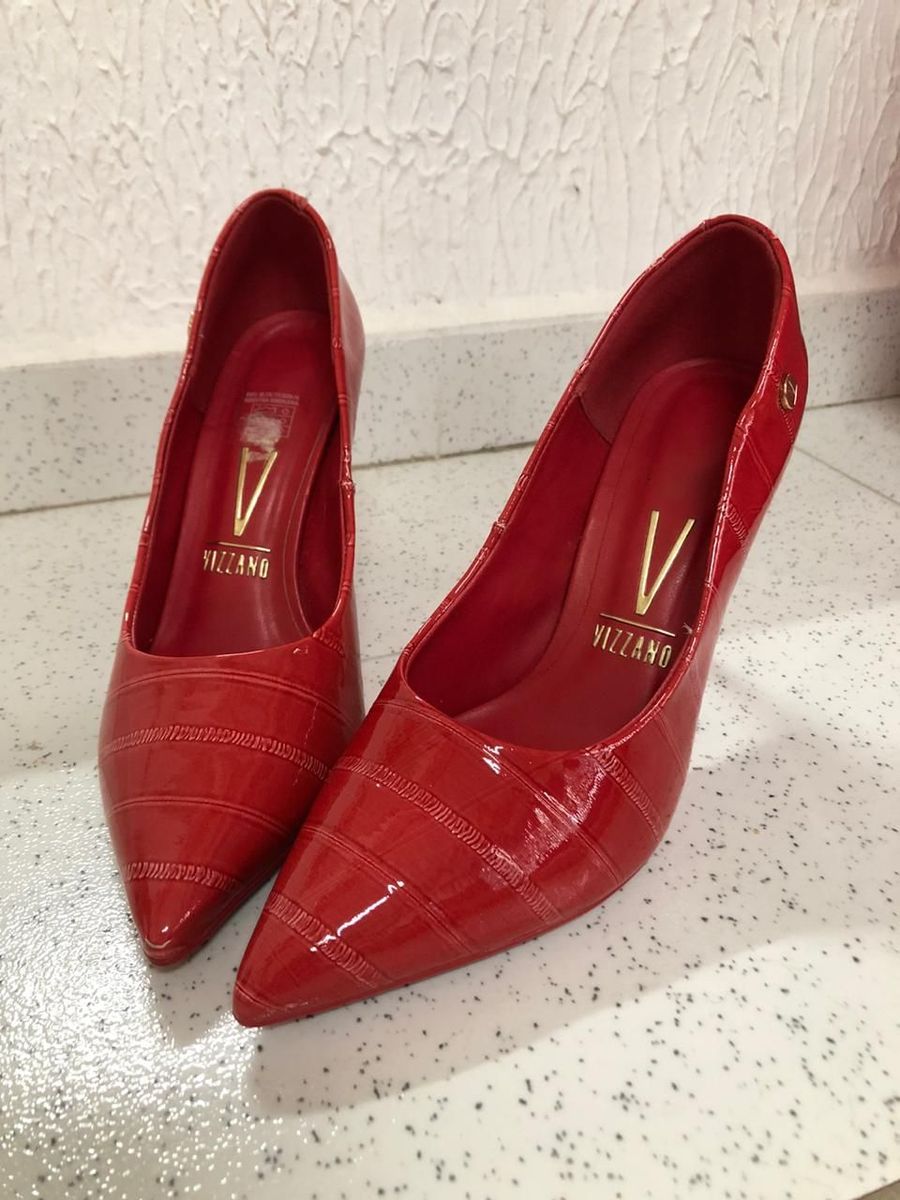 sapatos vermelhos vizzano