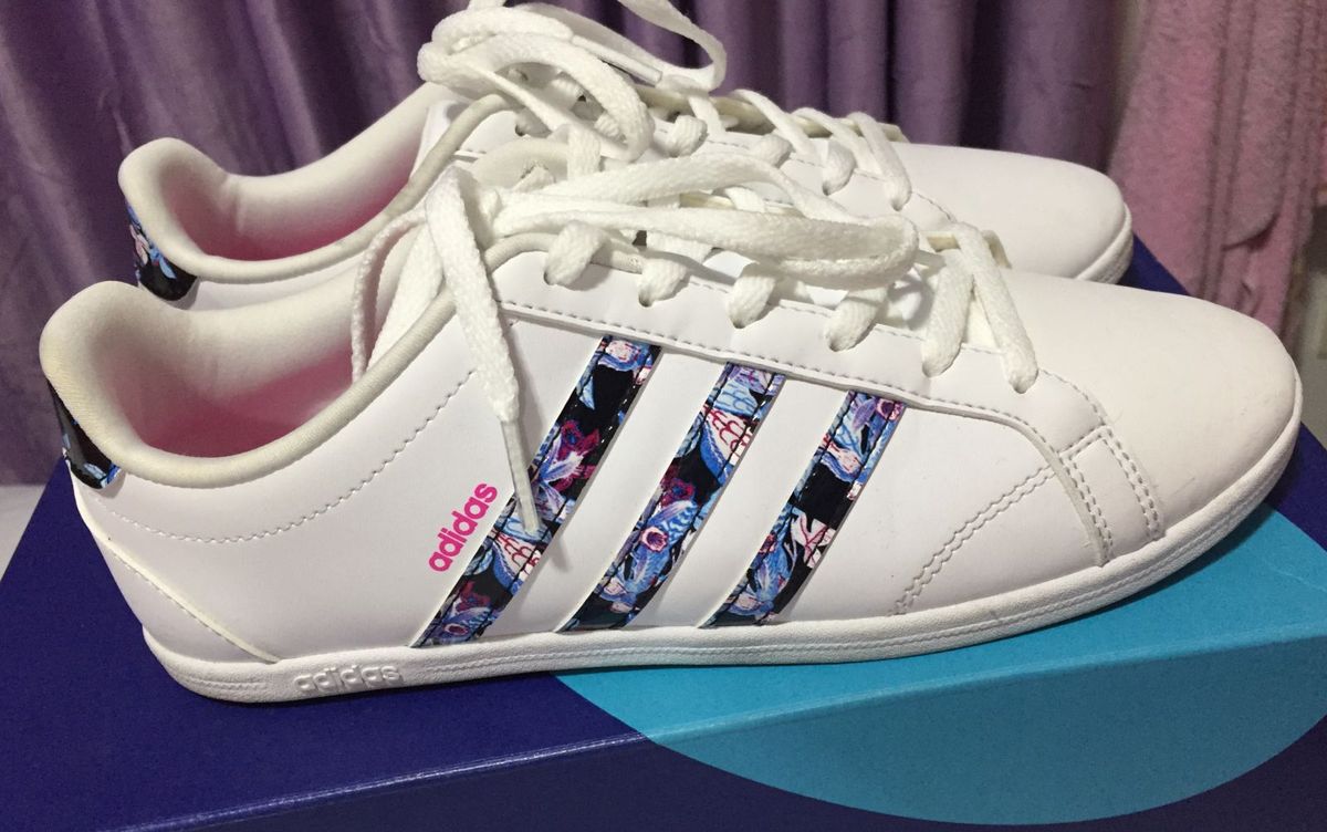 tenis florido adidas