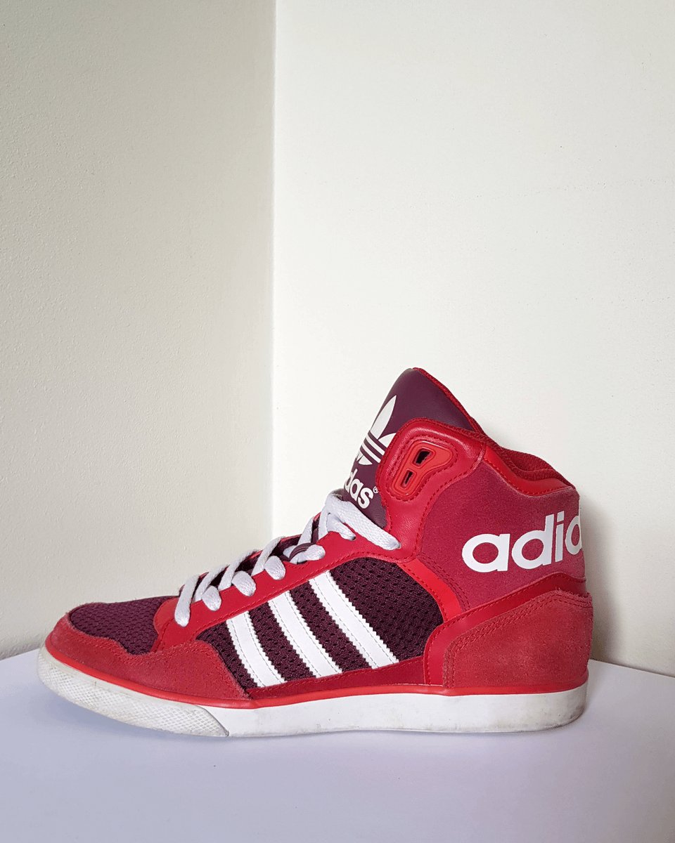 tenis adidas cano alto vermelho