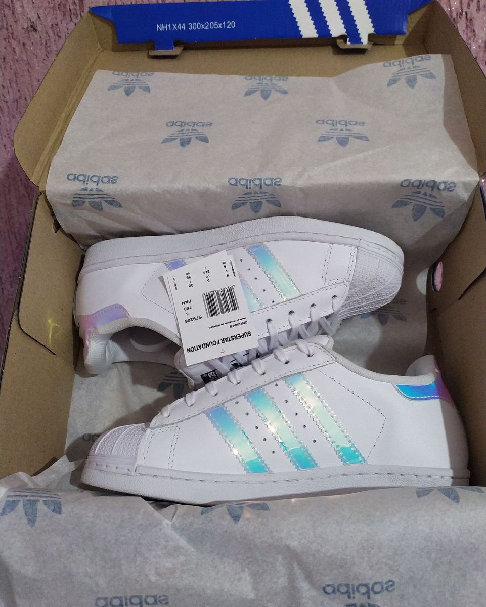 tenis adidas superstar holografico
