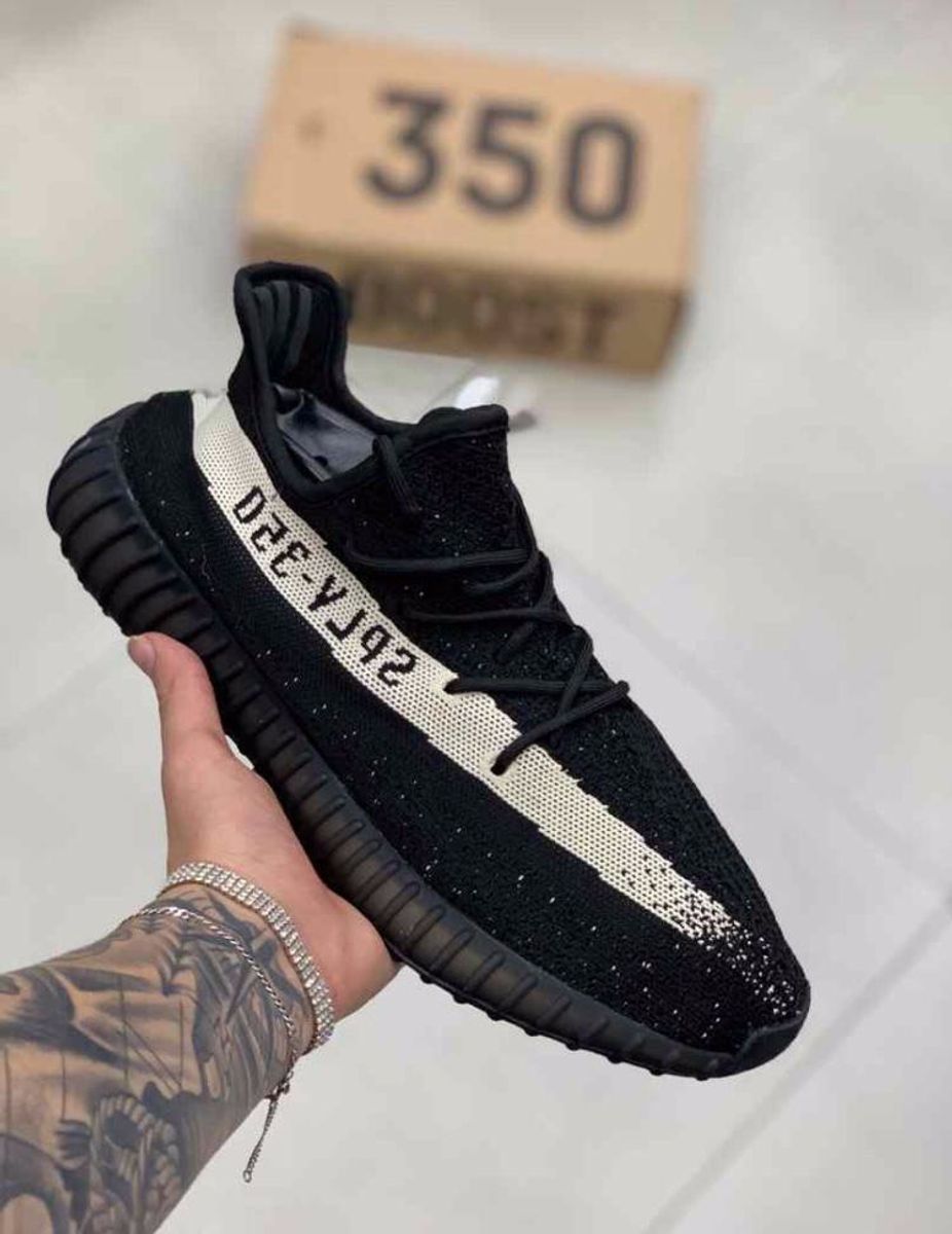 yeezy branco e preto