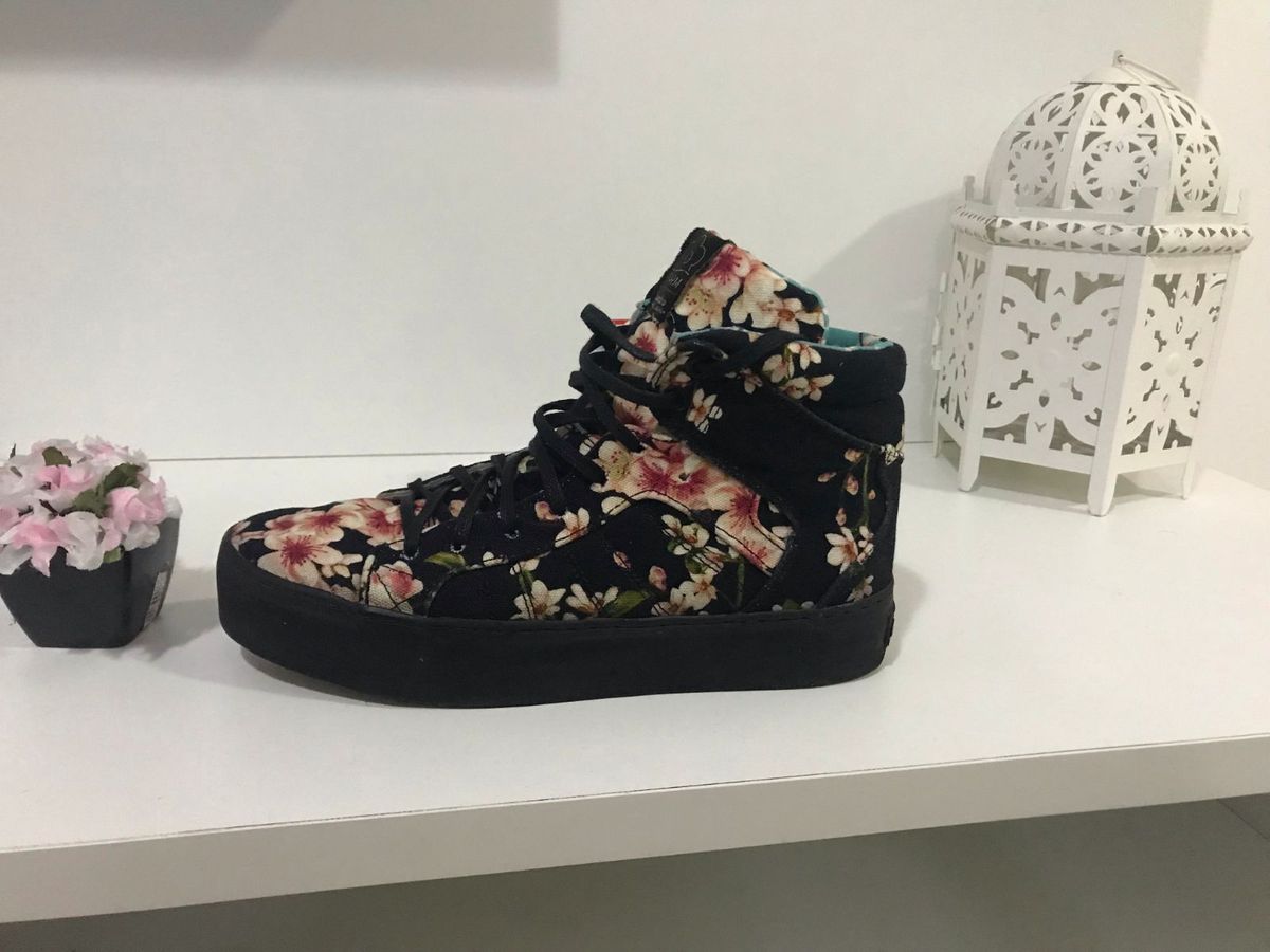 tênis adidas florido